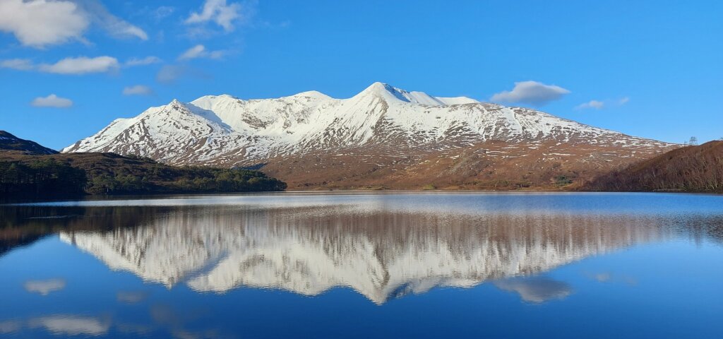 Quiet winter landscape in the Scottish Highlands, highlighting winter activities in Gairloch.